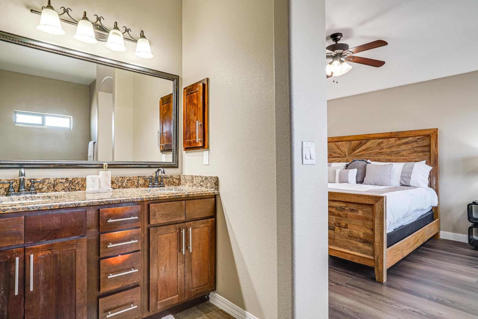 Near Downtown And Parks Holiday home *