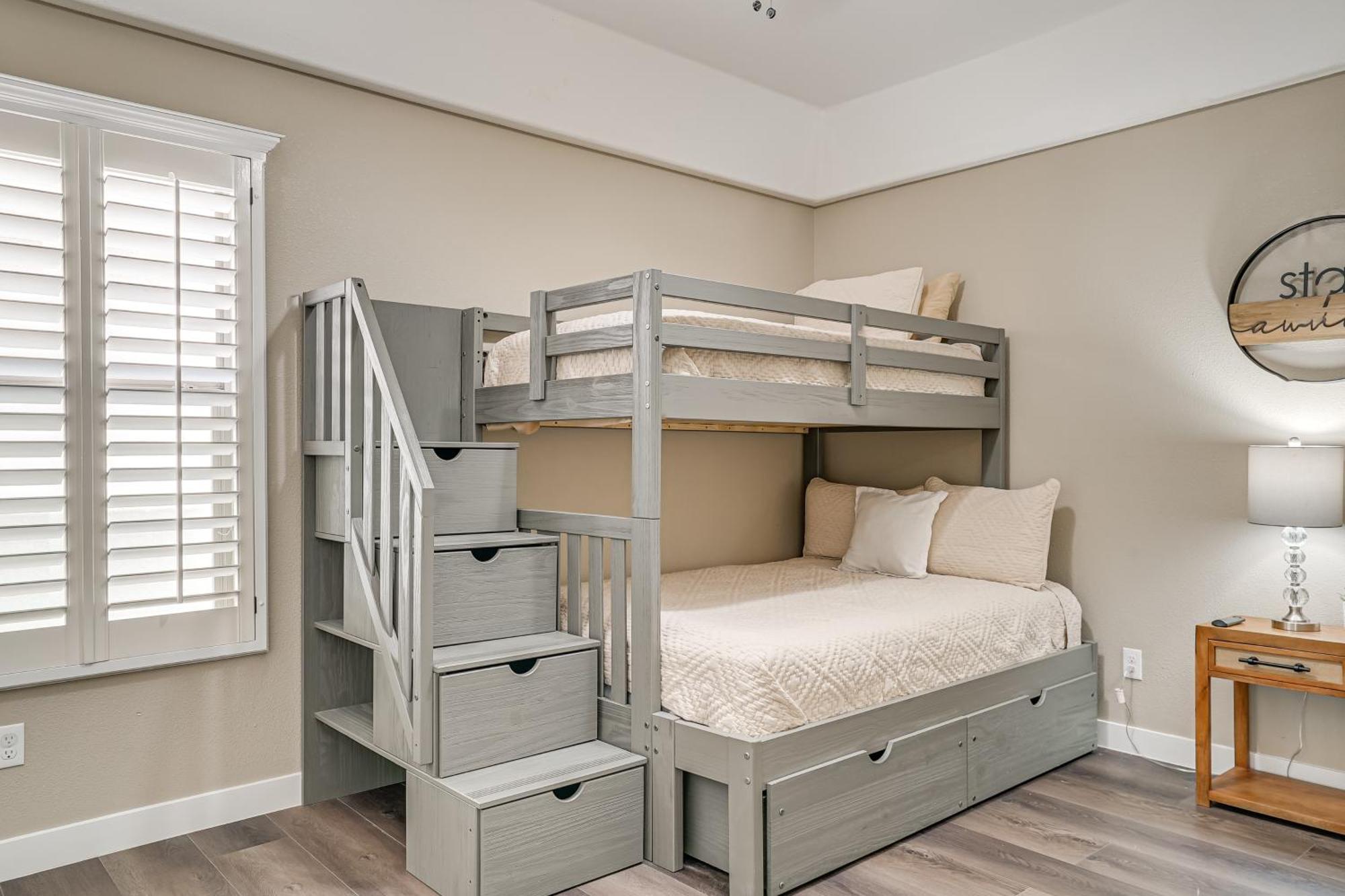 Near Downtown And Parks Holiday home